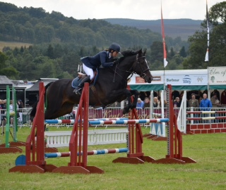 Ayrshire’s Showjumper Clare Pearson wins the Dodson & Horrell 1.05m National Amateur Second Round at The Cabin Equestrian Centre